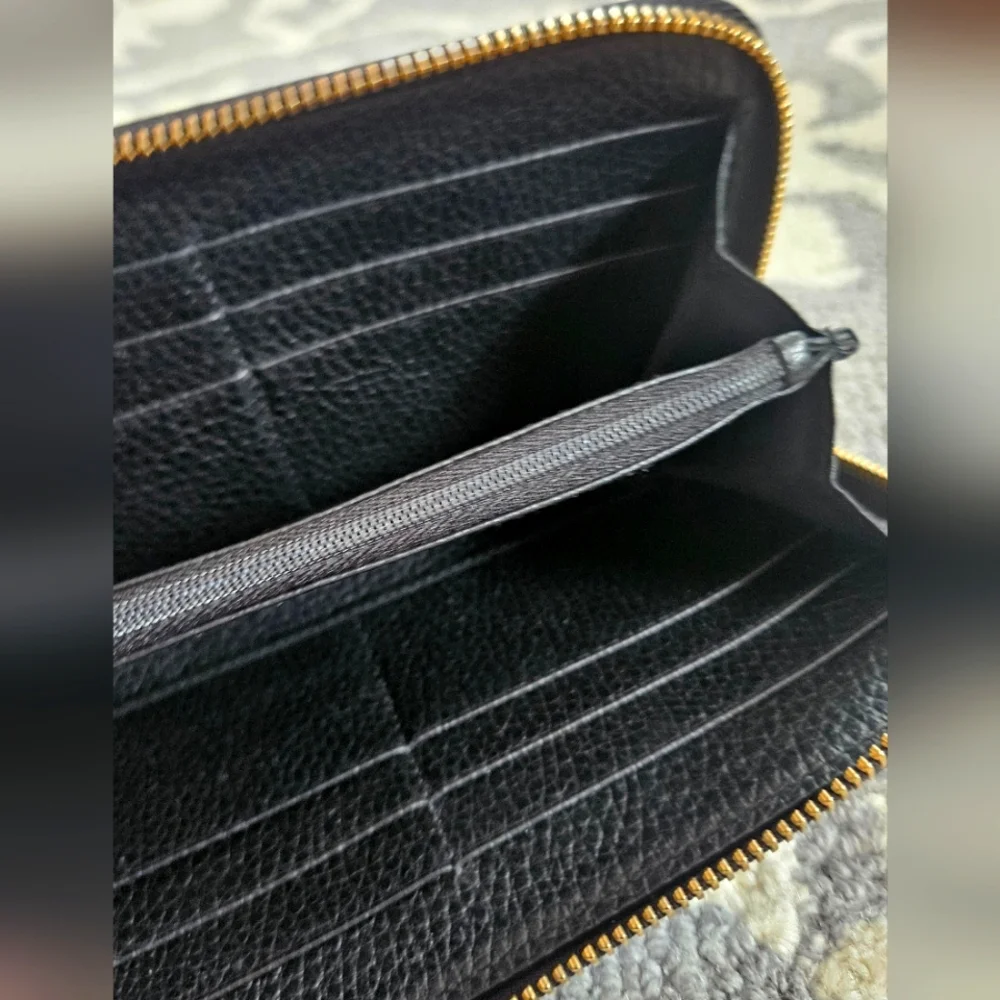 EUC Gucci Black Grained Leather Zip-Around Long Wallet - Picture 5 of 10
